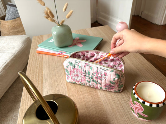 Trousse scolaire en tissu matelassé et fleuri rose pale Maisonlili