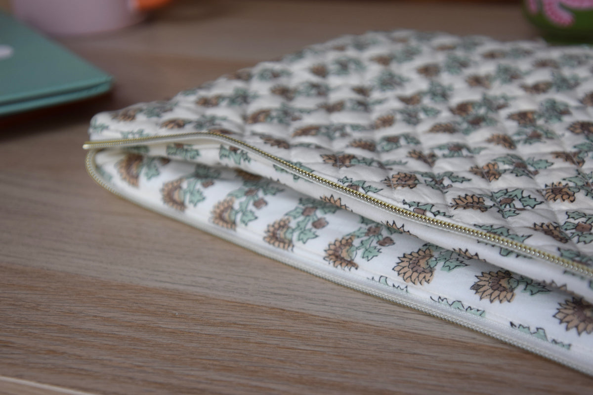 Housse pour ordinateur 13 pouces en tissu fleuri et matelassé modèle Juliana - Maisonlili
