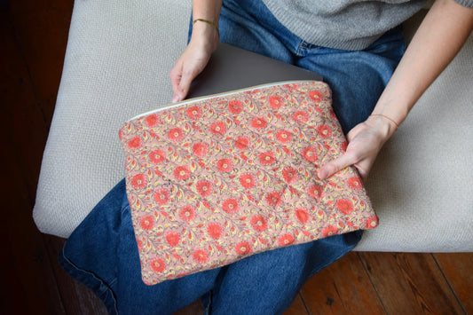 Housse pour ordinateur 13 pouces en tissu fleuri et matelassé modèle Léonie - Maisonlili
