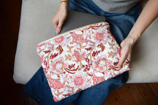 Housse pour ordinateur 13 pouces en tissu fleuri et matelassé modèle Lola - Maisonlili