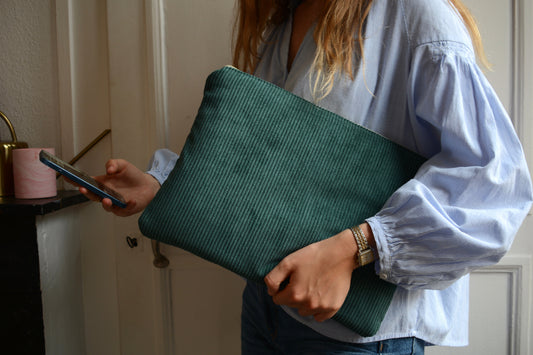 Housse pour ordinateur 13 pouces en velours côtelé vert sapin, intérieur en toile de jouy - Maisonlili