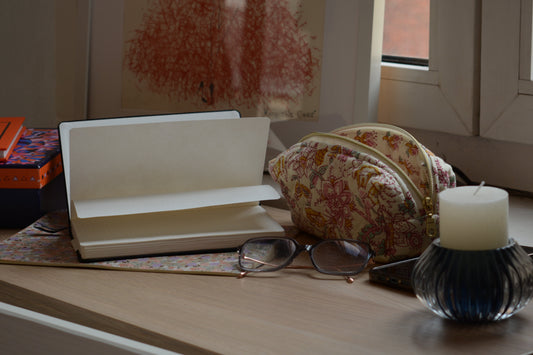 Trousse scolaire en tissu matelassé aux motifs printaniers - Maisonlili