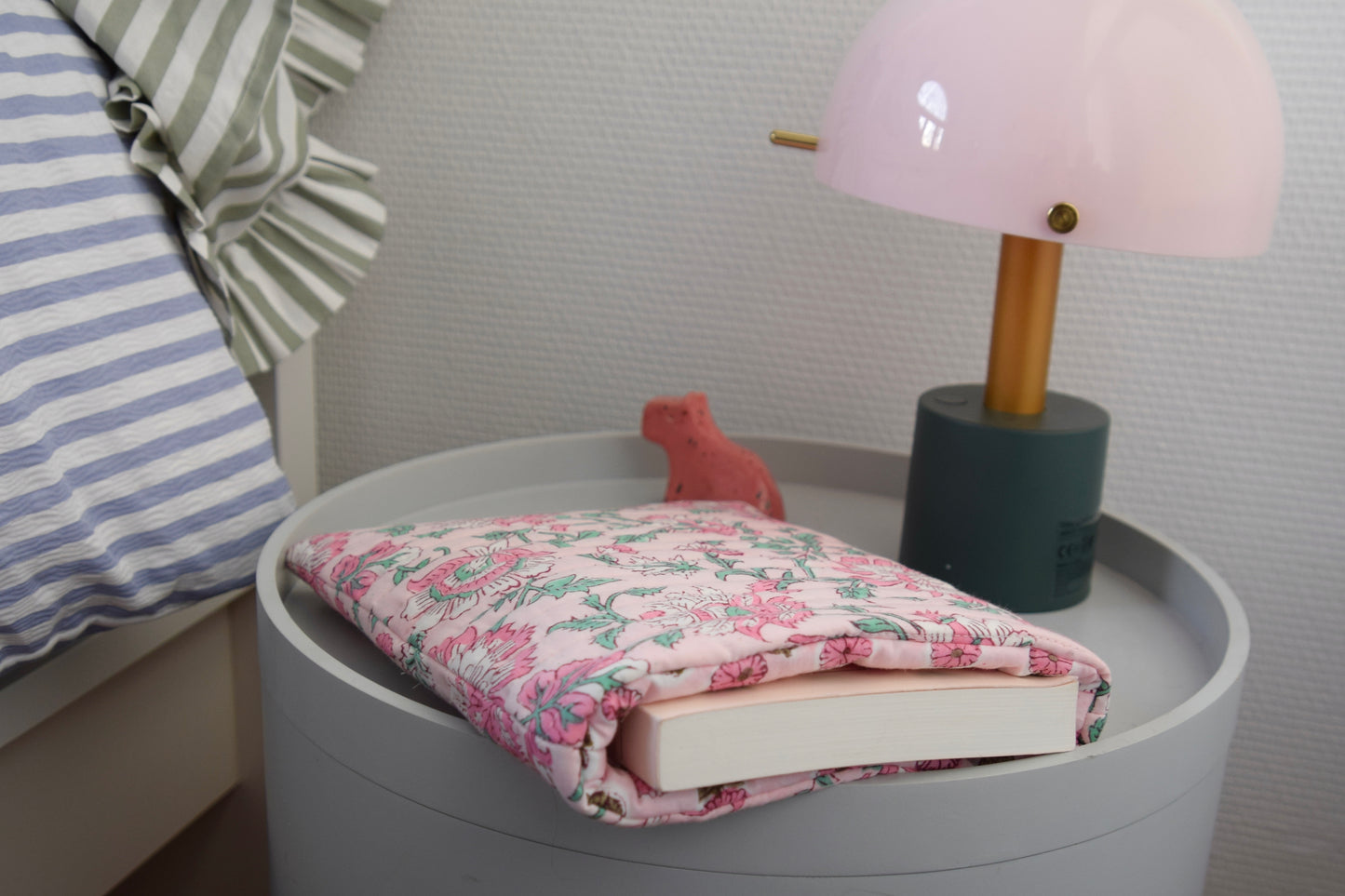 Housse à livre en tissu matelassé fleuri rose pale