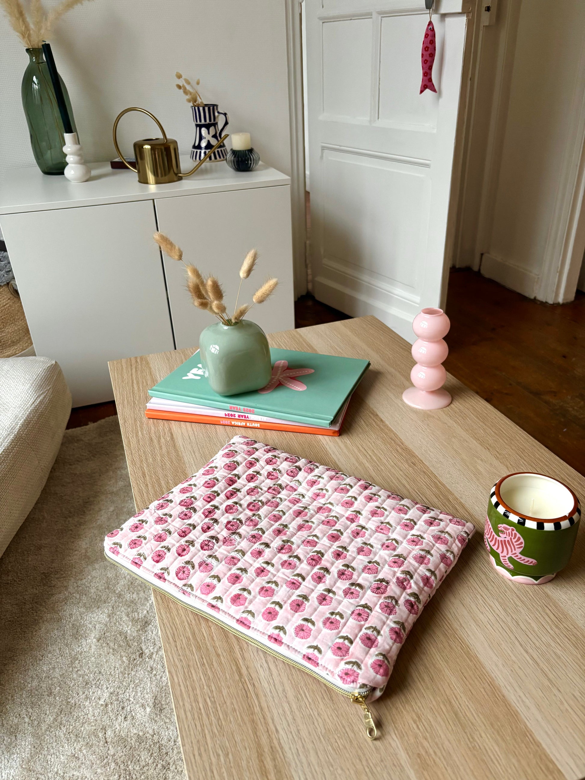 Housse pour ordinateur 13 pouces en tissu fleuri et matelassé block print indien rose clair Maisonlili
