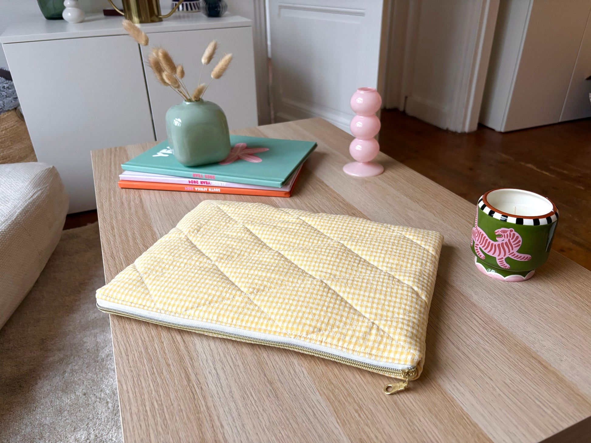 Housse pour ordinateur 13 ou 15 pouces en vichy jaune, intérieur fleuri Maisonlili
