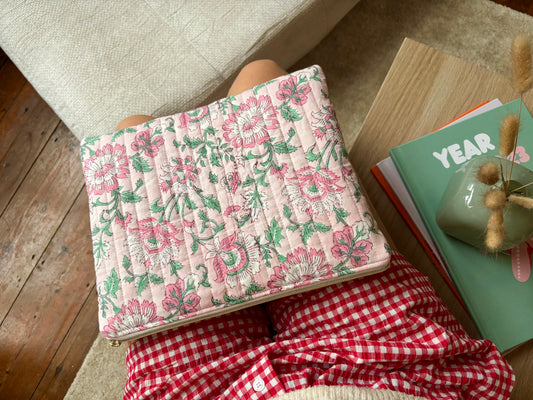 Housse pour Ipad 11 pouces en tissu fleuri et matelassé rose