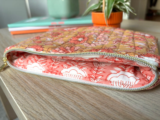 Housse à liseuse en tissu matelassé à fleurs roses et oranges
