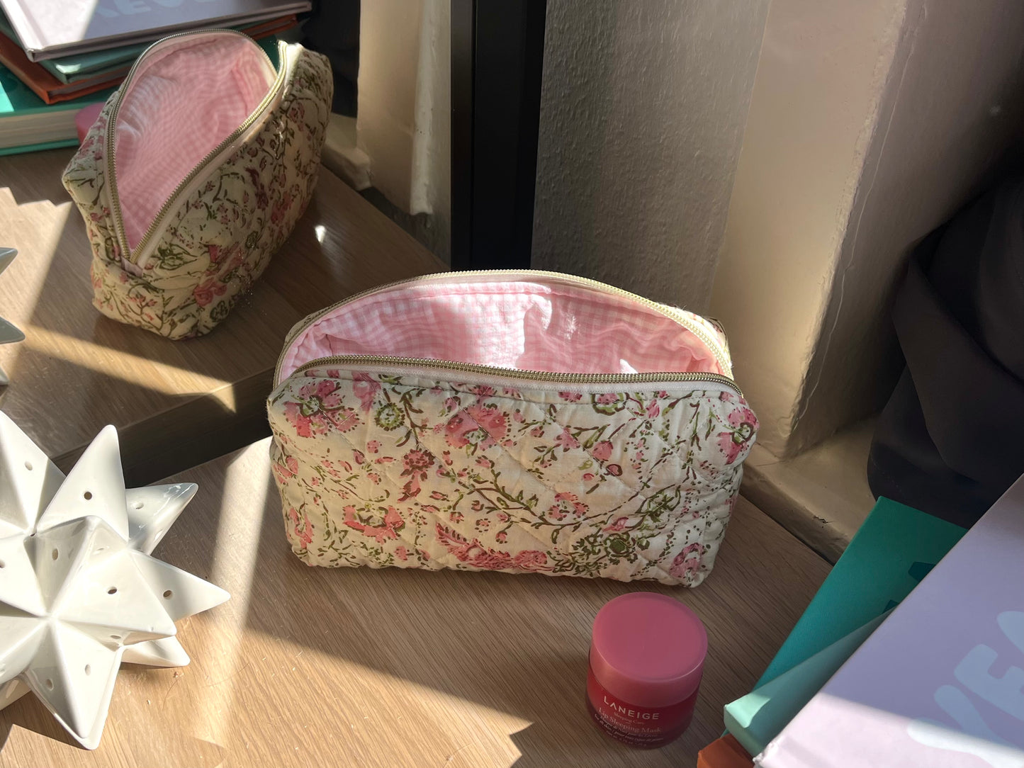 Trousse scolaire en tissu matelassé fleuri rosé
