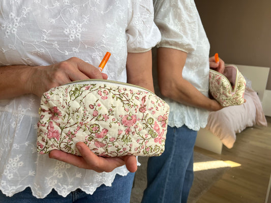 Trousse scolaire en tissu matelassé fleuri rosé