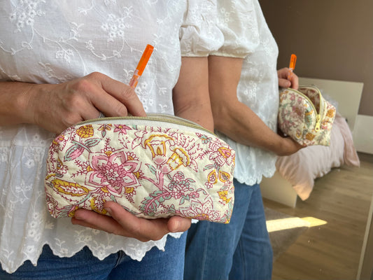 Trousse scolaire en tissu matelassé aux motifs printaniers