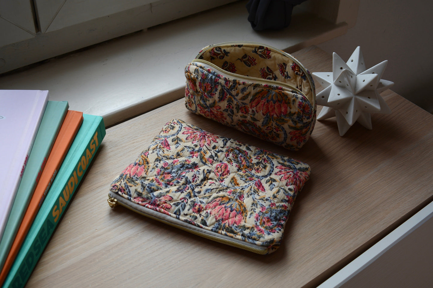 Housse à liseuse en tissu matelassé et fleuri multicolore - Maisonlili