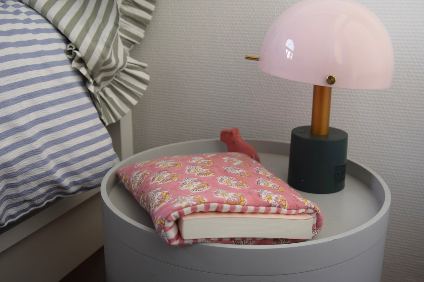 Housse à livre en tissu matelassé fleuri aux motifs roses - Maisonlili