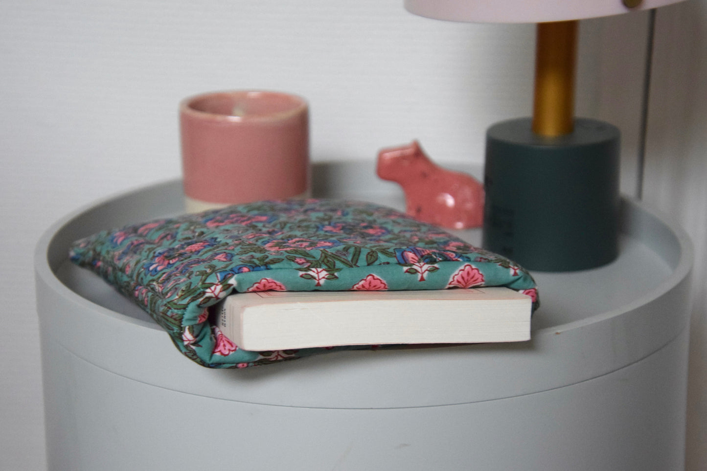 Housse à livre en tissu matelassé fleuri aux motifs vert d'eau - Maisonlili