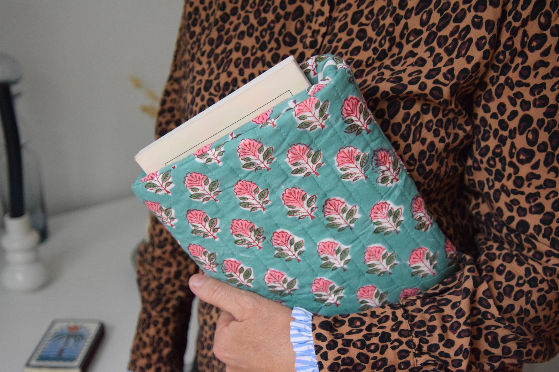 Housse à livre en tissu matelassé fleuri aux petits motifs vert d'eau - Maisonlili