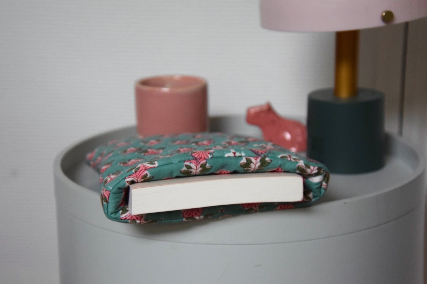 Housse à livre en tissu matelassé fleuri aux petits motifs vert d'eau - Maisonlili