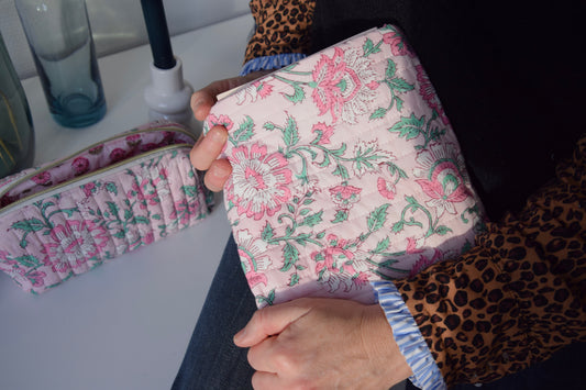 Housse à livre en tissu matelassé fleuri rose pale - Maisonlili