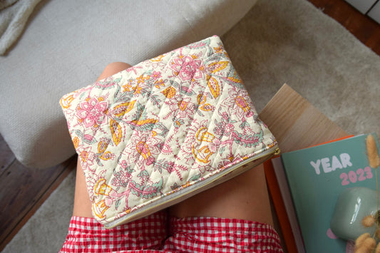 Housse pour Ipad 11 pouces en tissu fleuri et matelassé aux motifs printaniers - Maisonlili