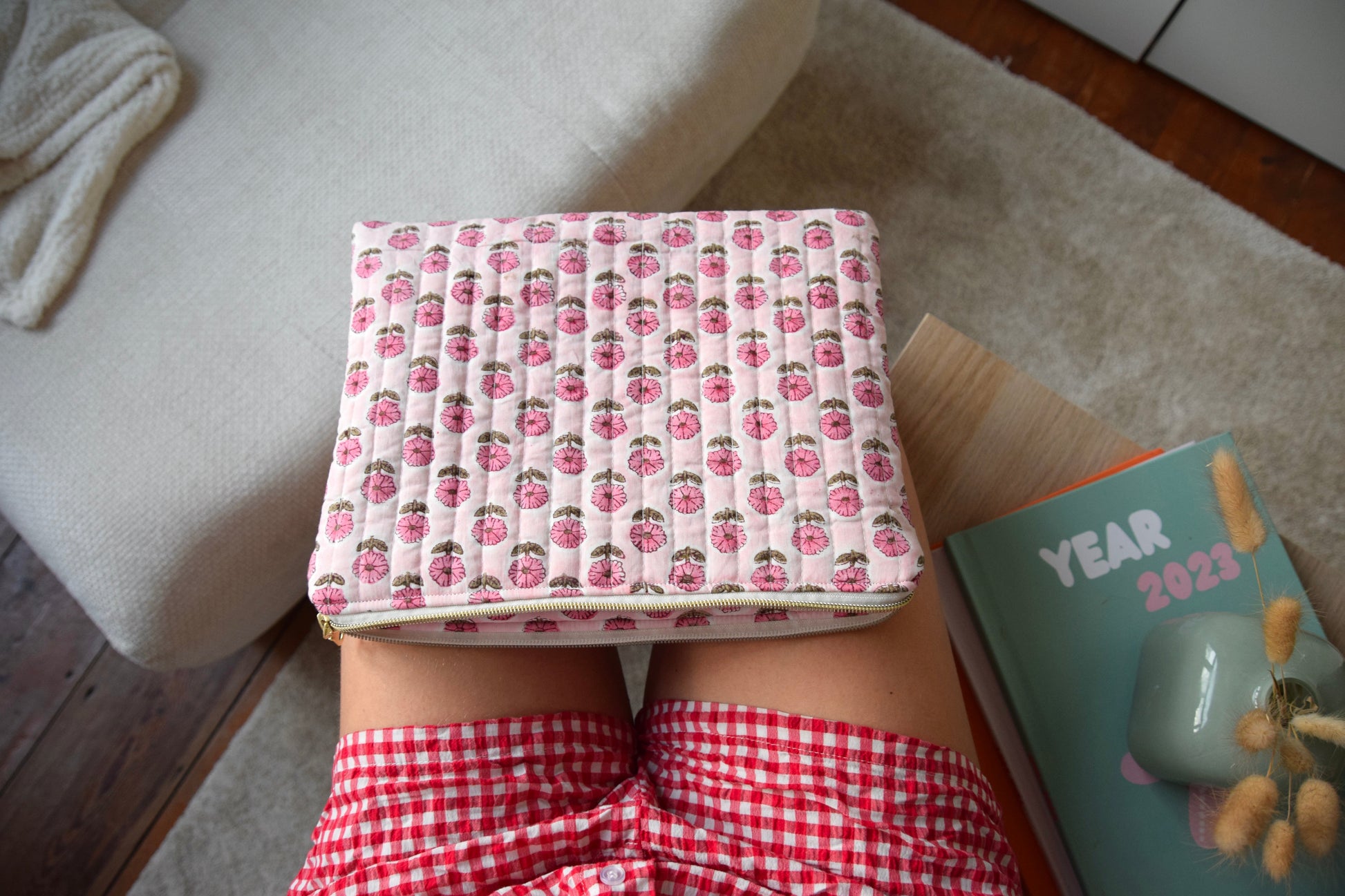 Housse pour Ipad 11 pouces en tissu fleuri et matelassé block print indien rose clair - Maisonlili