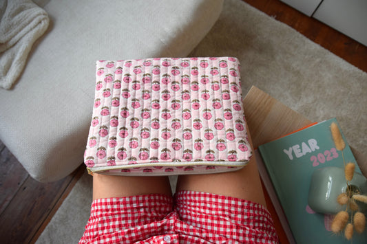 Housse pour Ipad 11 pouces en tissu fleuri et matelassé block print indien rose clair - Maisonlili