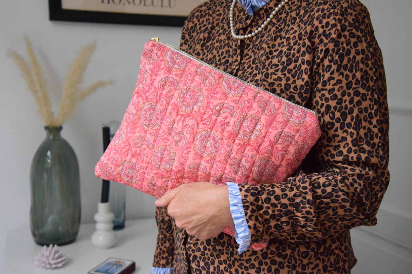 Housse pour Ipad 11 pouces en tissu fleuri et matelassé corail - Maisonlili