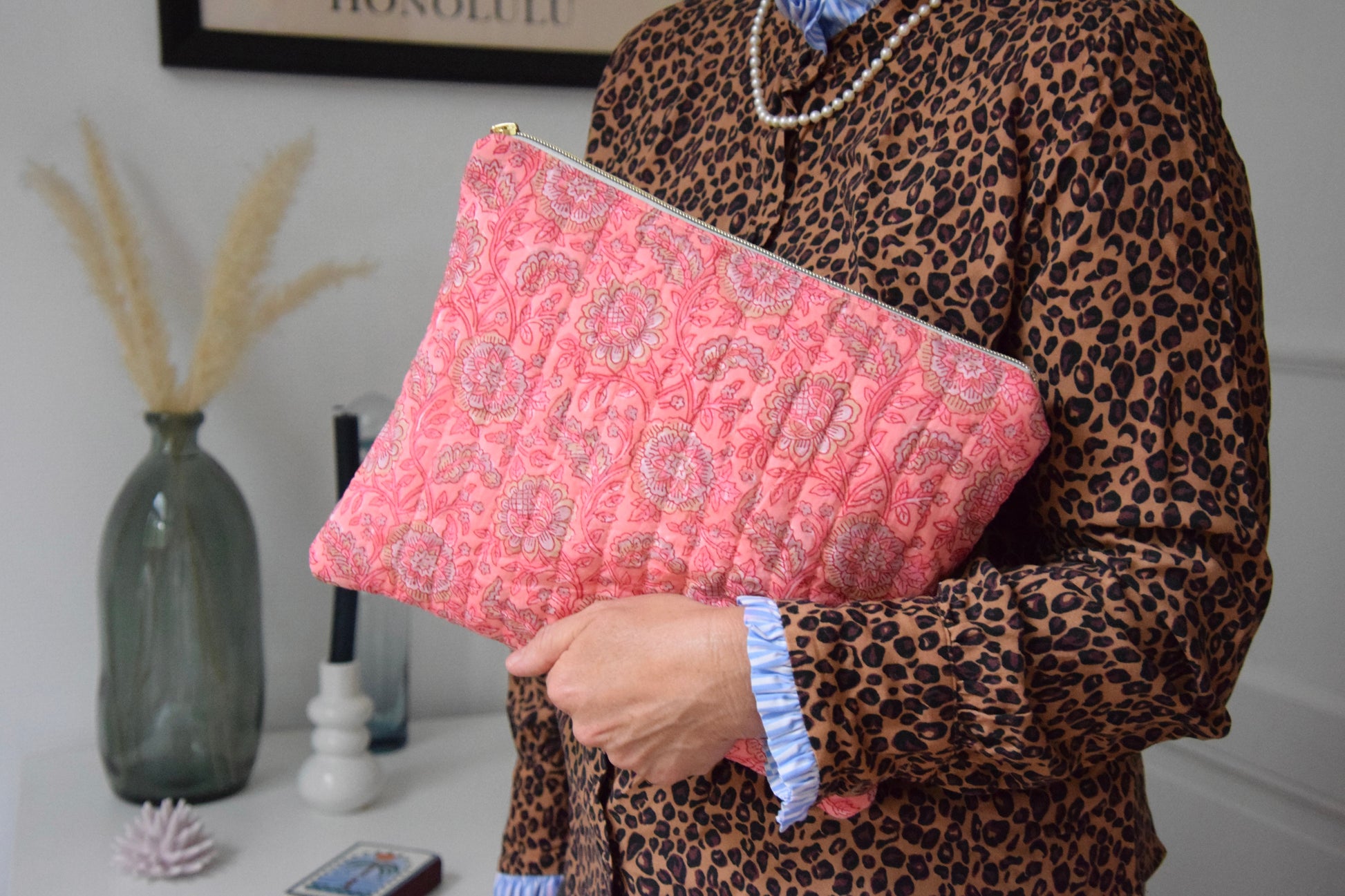 Housse pour Ipad 11 pouces en tissu fleuri et matelassé corail - Maisonlili