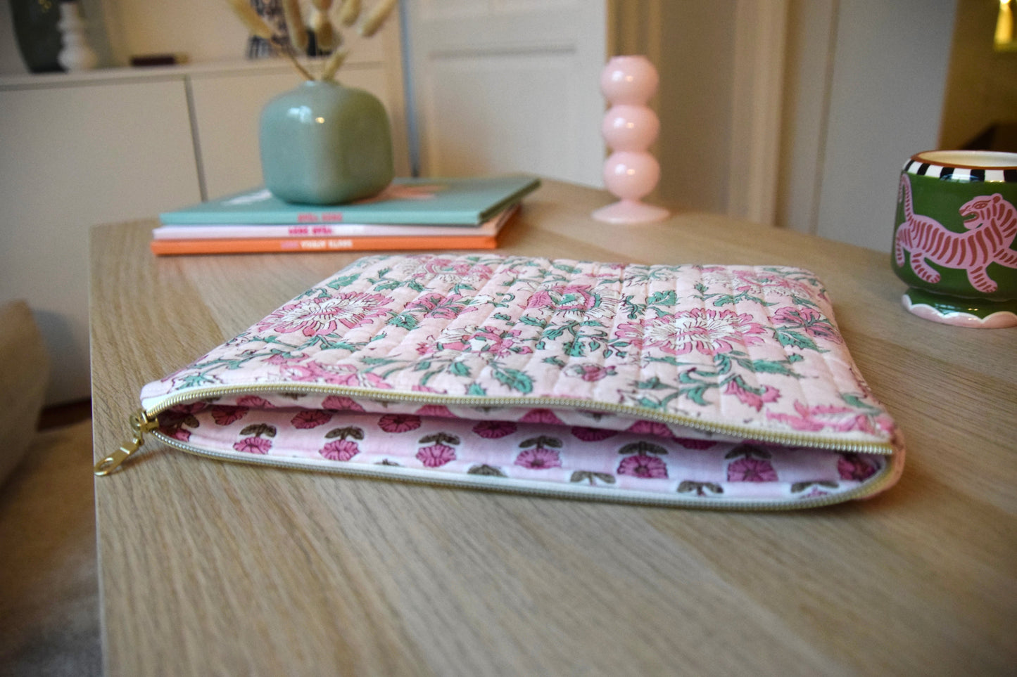 Housse pour Ipad 11 pouces en tissu fleuri et matelassé rose - Maisonlili