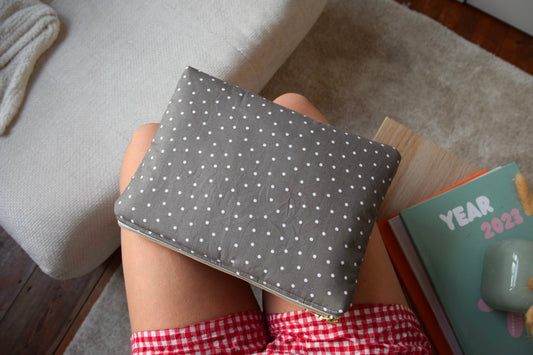 Housse pour Ipad 11 pouces en tissu polka dots couleur taupe - Maisonlili