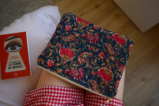 Housse pour Ipad en tissu matelassé à fleurs rouges et bleues - Maisonlili