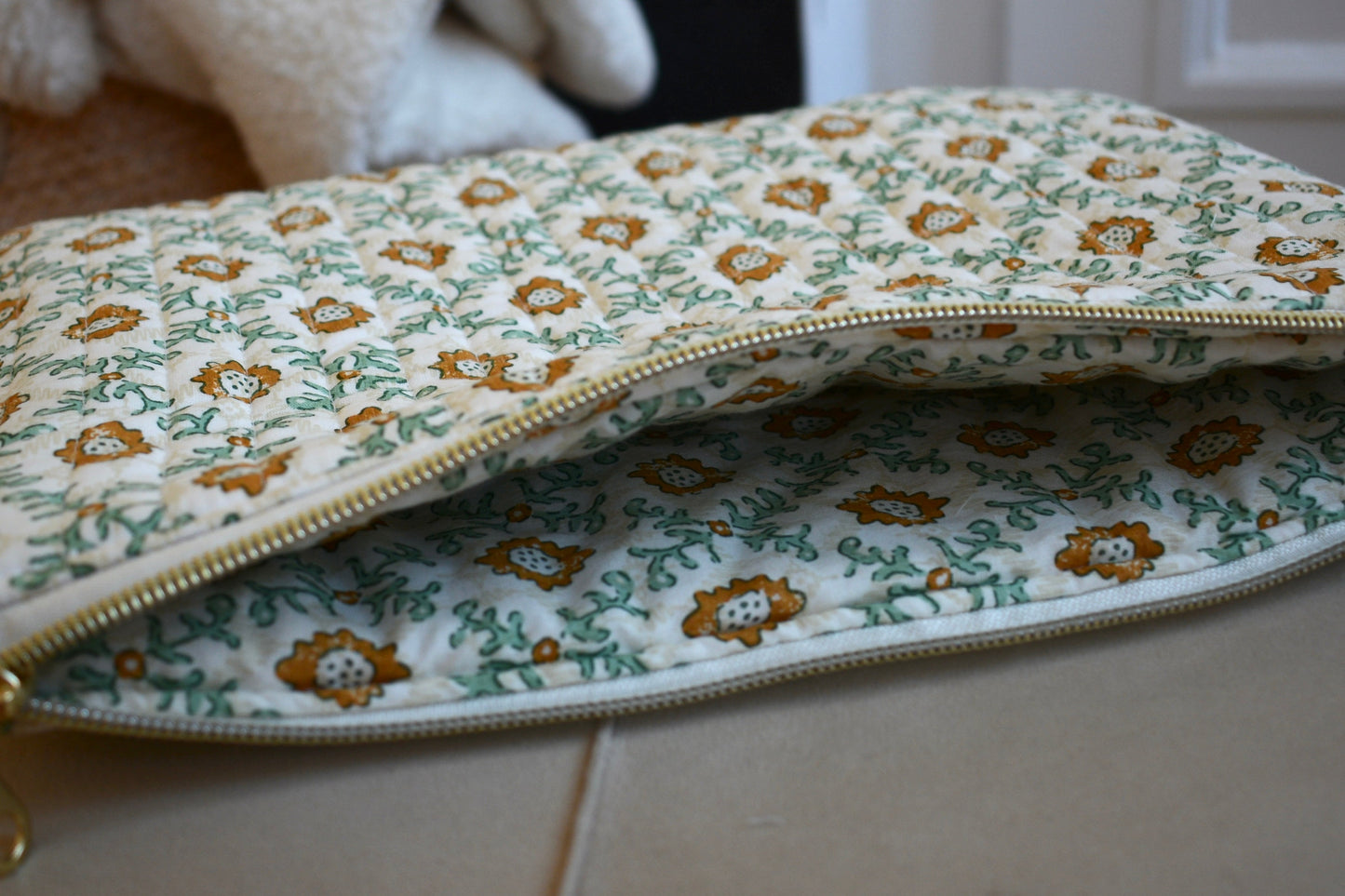 Housse pour Ipad en tissu matelassé fleuri vert et jaune - Maisonlili