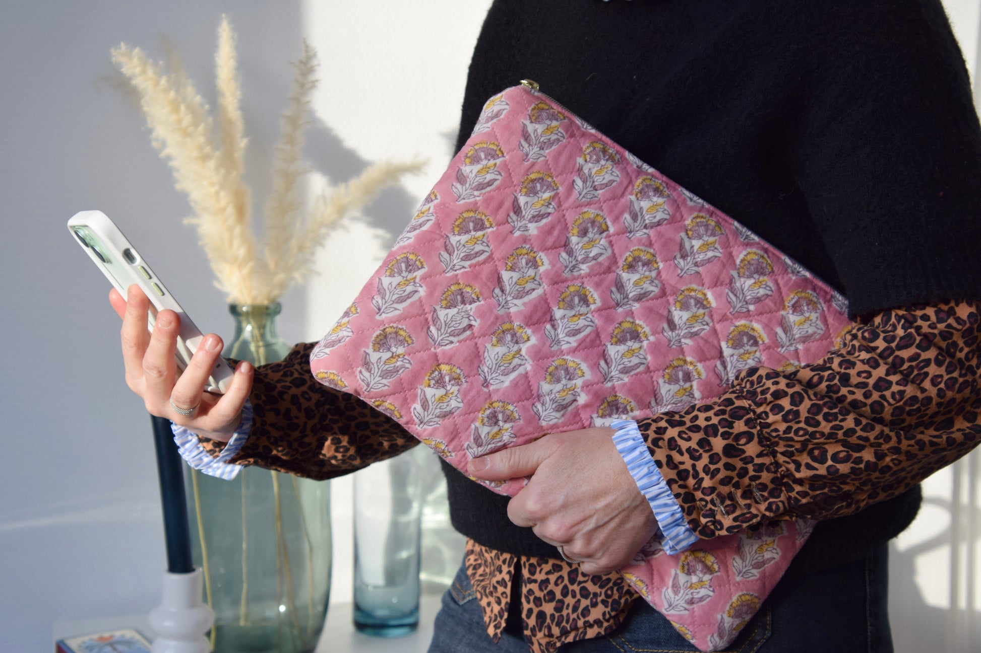 Housse pour ordinateur 13 pouces en tissu fleuri et matelassé aux motifs rosés - Maisonlili