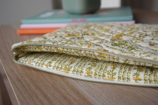 Housse pour ordinateur 13 pouces en tissu fleuri et matelassé écru et jaune - Maisonlili