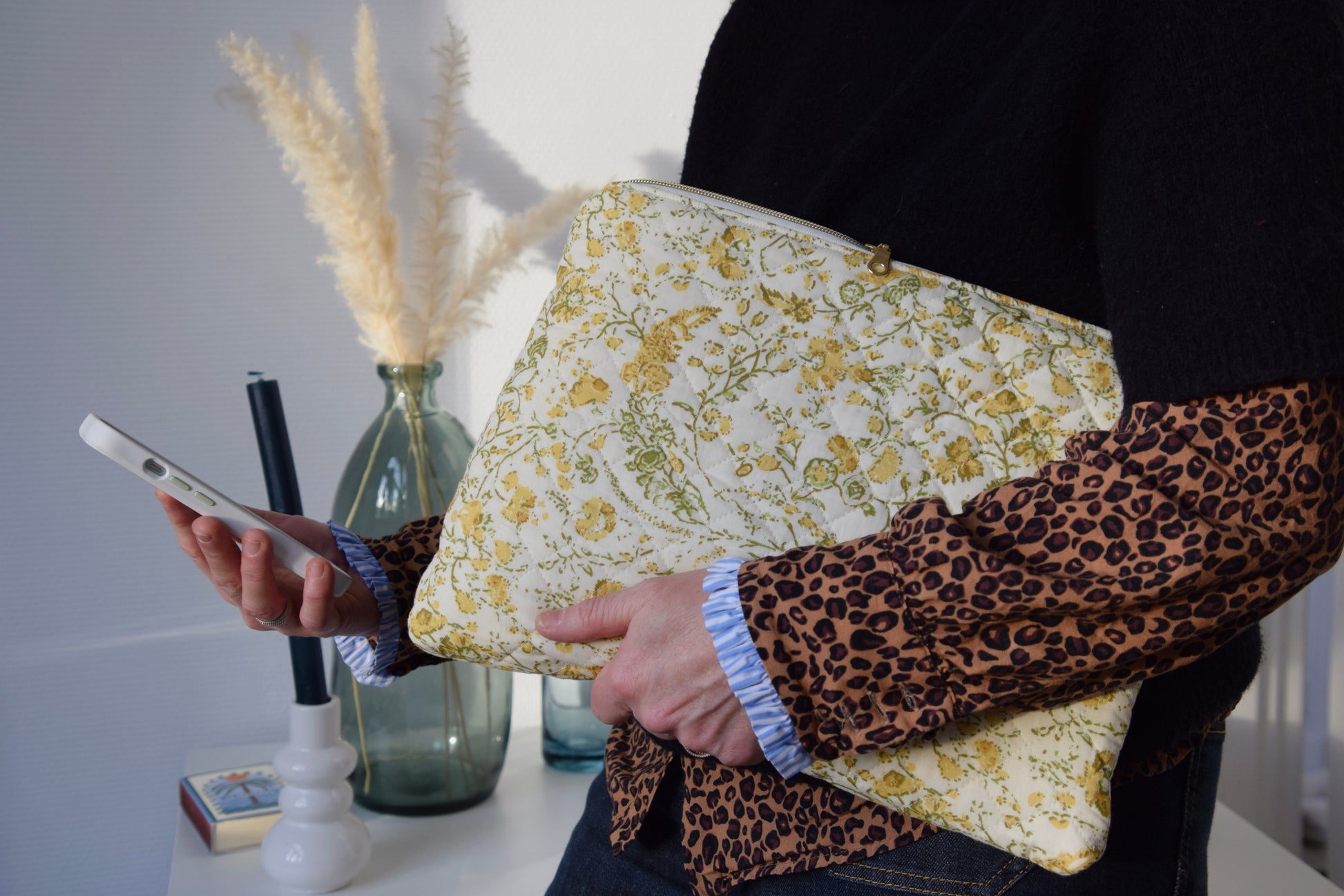 Housse pour ordinateur 13 pouces en tissu fleuri et matelassé écru et jaune - Maisonlili