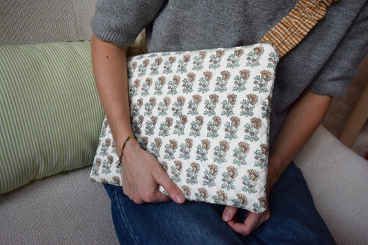 Housse pour ordinateur 13 pouces en tissu fleuri et matelassé modèle Juliana - Maisonlili