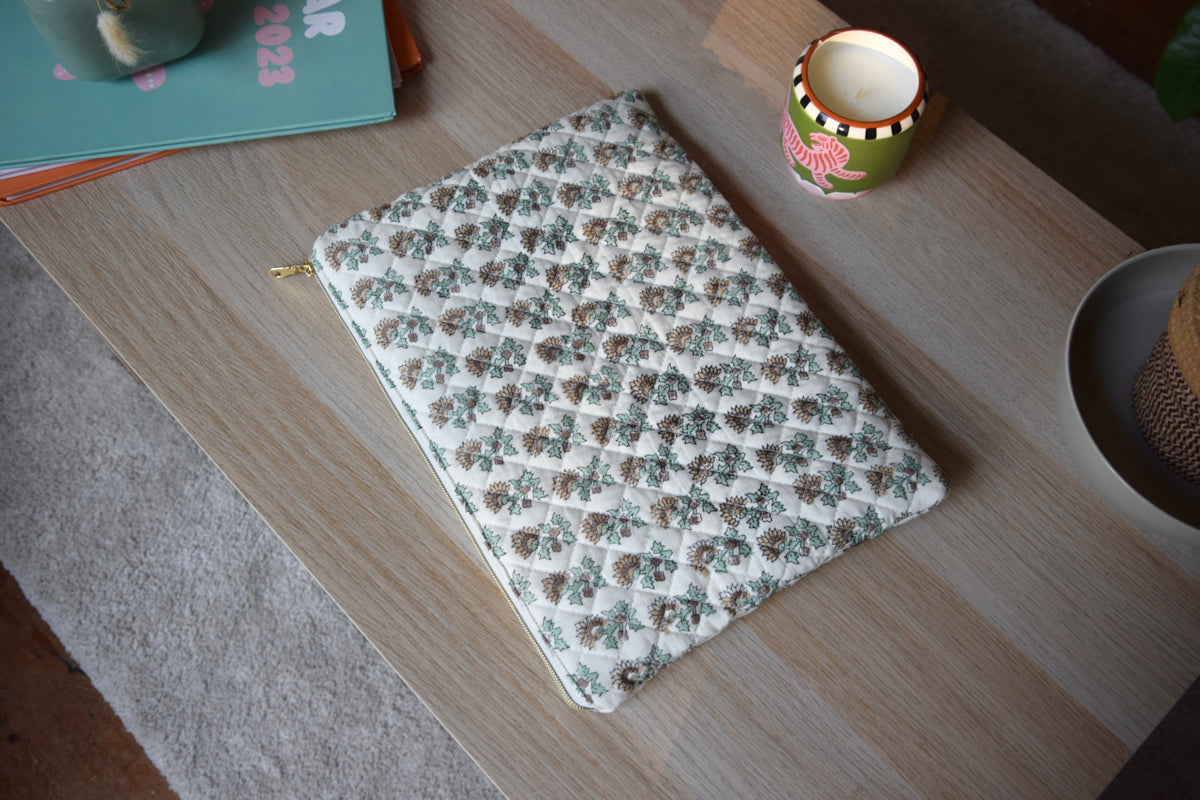 Housse pour ordinateur 13 pouces en tissu fleuri et matelassé modèle Juliana - Maisonlili