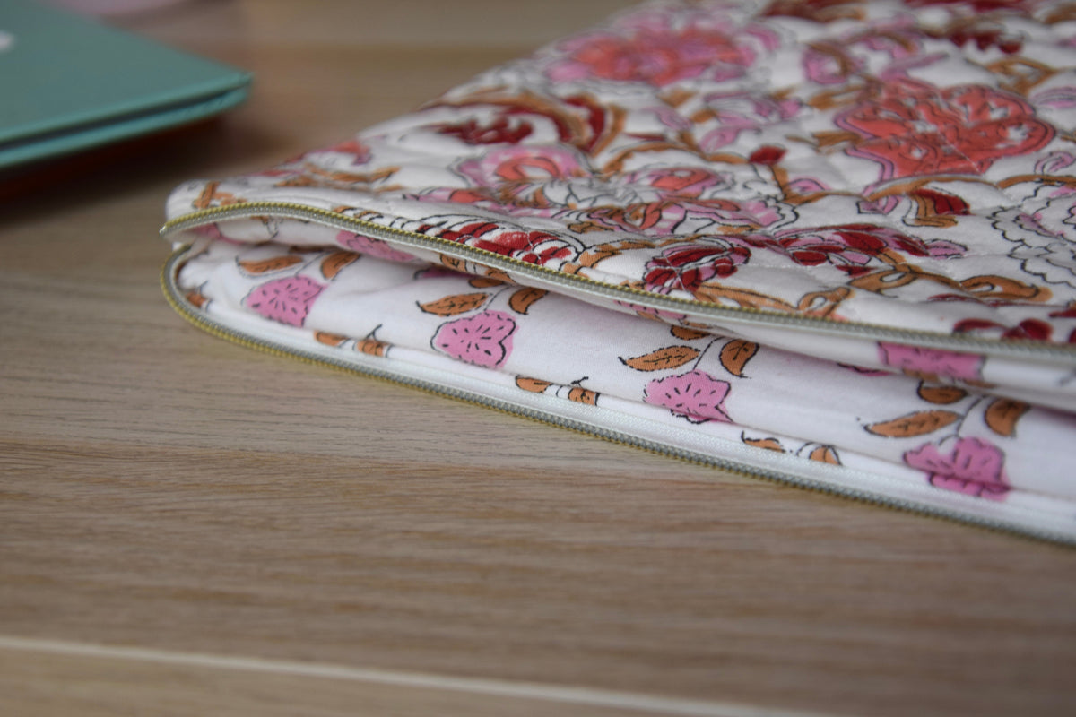 Housse pour ordinateur 13 pouces en tissu fleuri et matelassé modèle Lola - Maisonlili