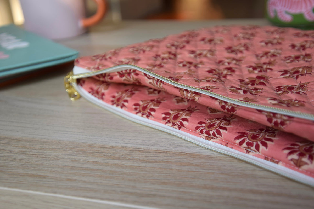 Housse pour ordinateur 13 pouces en tissu fleuri et matelassé modèle Vic - Maisonlili