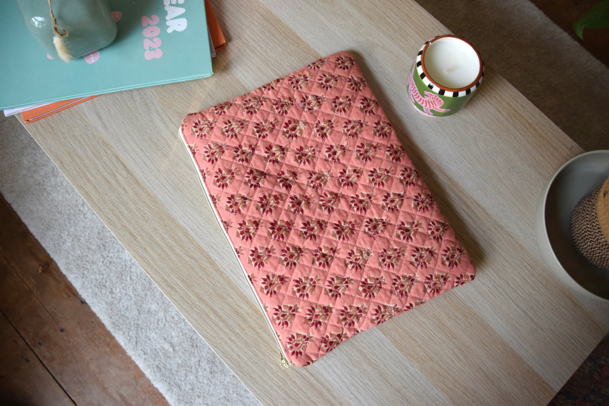 Housse pour ordinateur 13 pouces en tissu fleuri et matelassé modèle Vic - Maisonlili