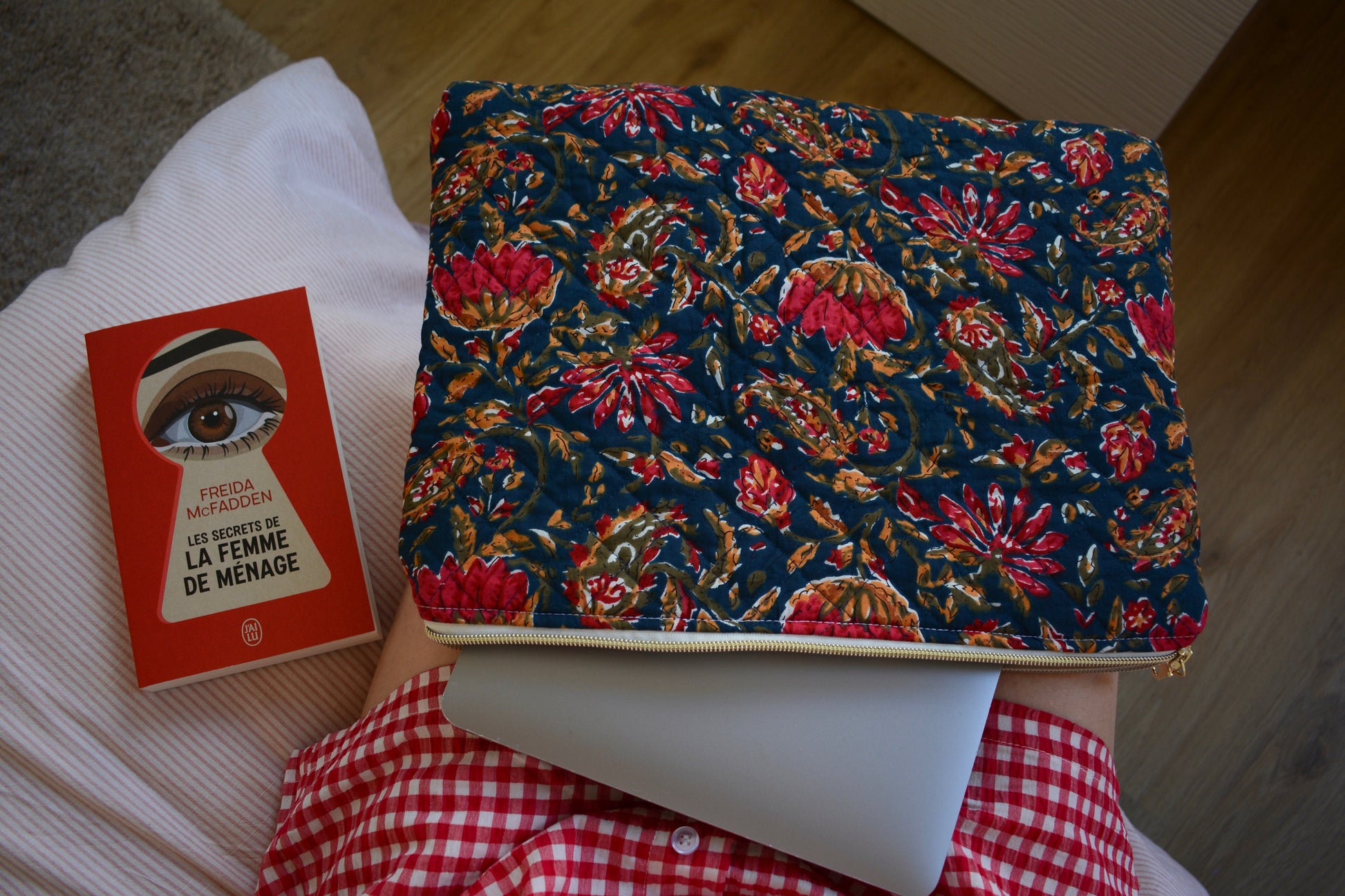 Housse pour ordinateur 13 pouces en tissu fleuri et matelassé rouge et bleu marine - Maisonlili