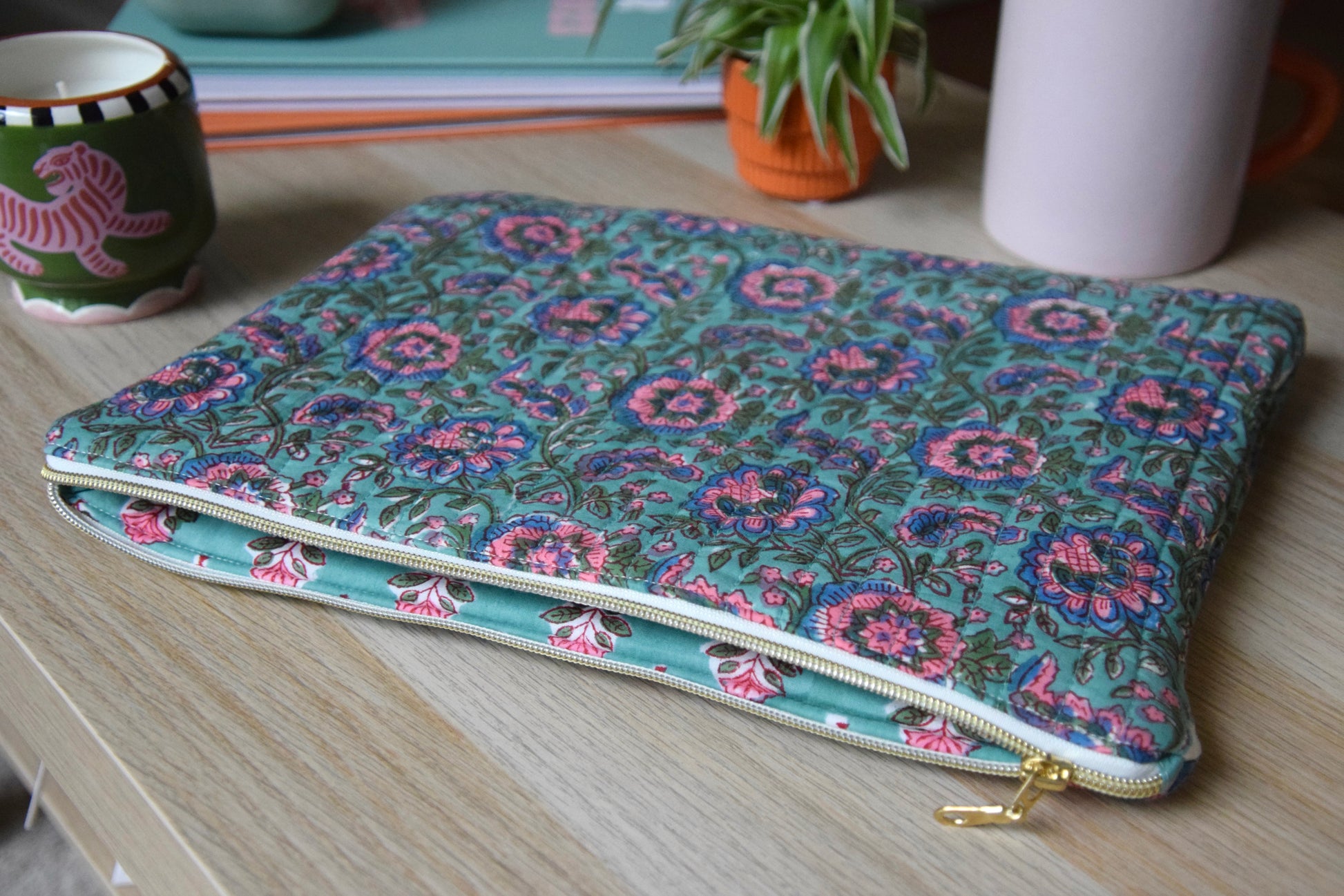 Housse pour ordinateur 13 pouces en tissu fleuri et matelassé vert d'eau - Maisonlili