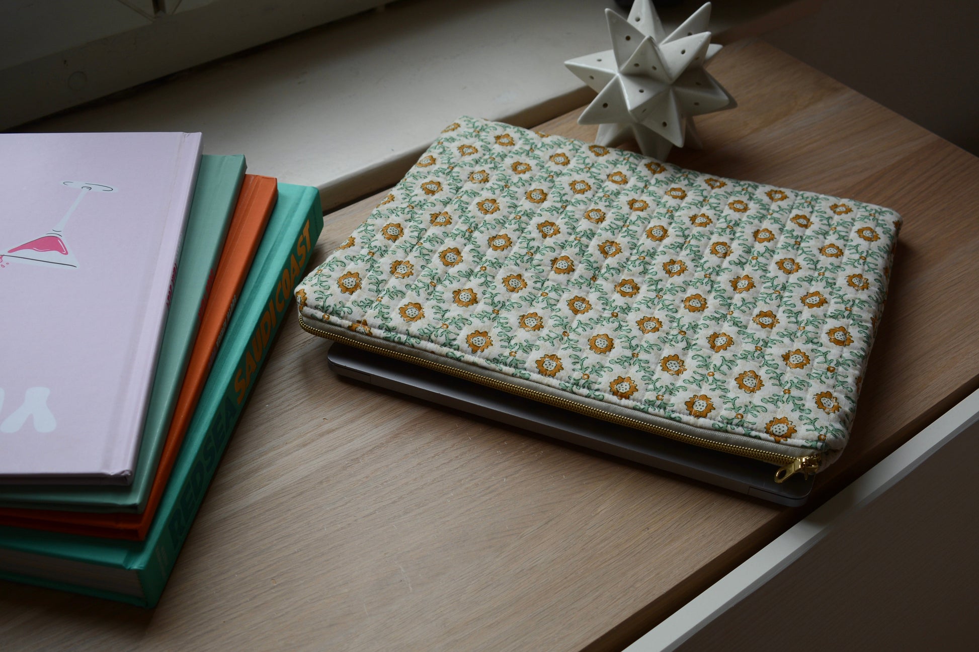 Housse pour ordinateur 13 pouces en tissu fleuri et matelassé vert et jaune - Maisonlili