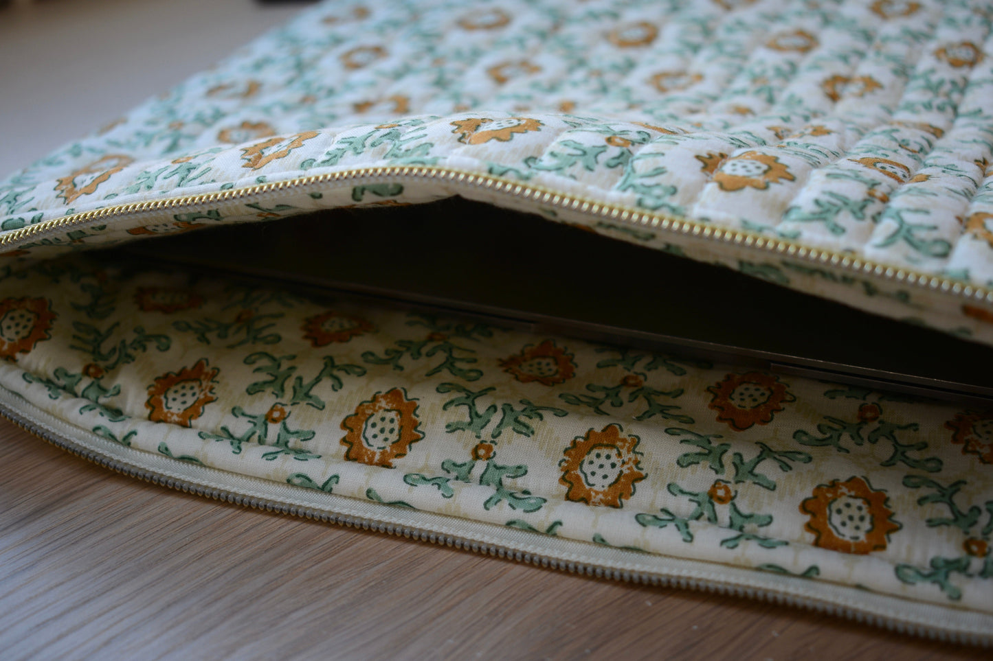 Housse pour ordinateur 13 pouces en tissu fleuri et matelassé vert et jaune - Maisonlili