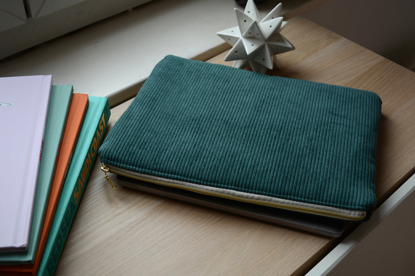 Housse pour ordinateur 13 pouces en velours côtelé vert sapin, intérieur en toile de jouy - Maisonlili