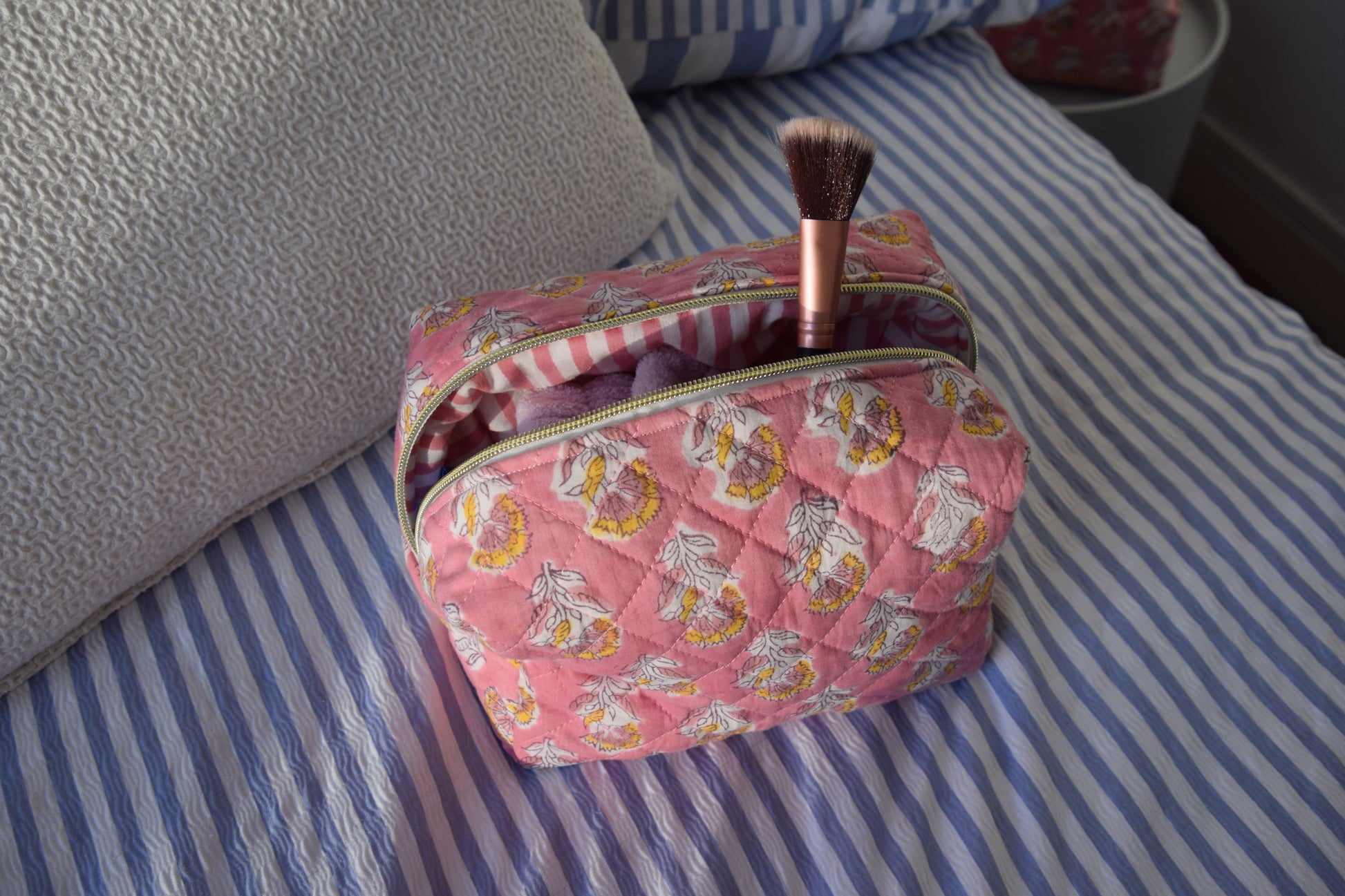 Trousse de toilette en tissu matelassé fleuri rose - Maisonlili