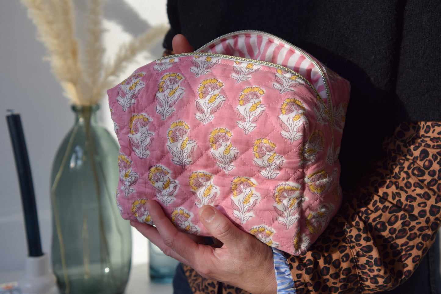 Trousse de toilette en tissu matelassé fleuri rose - Maisonlili