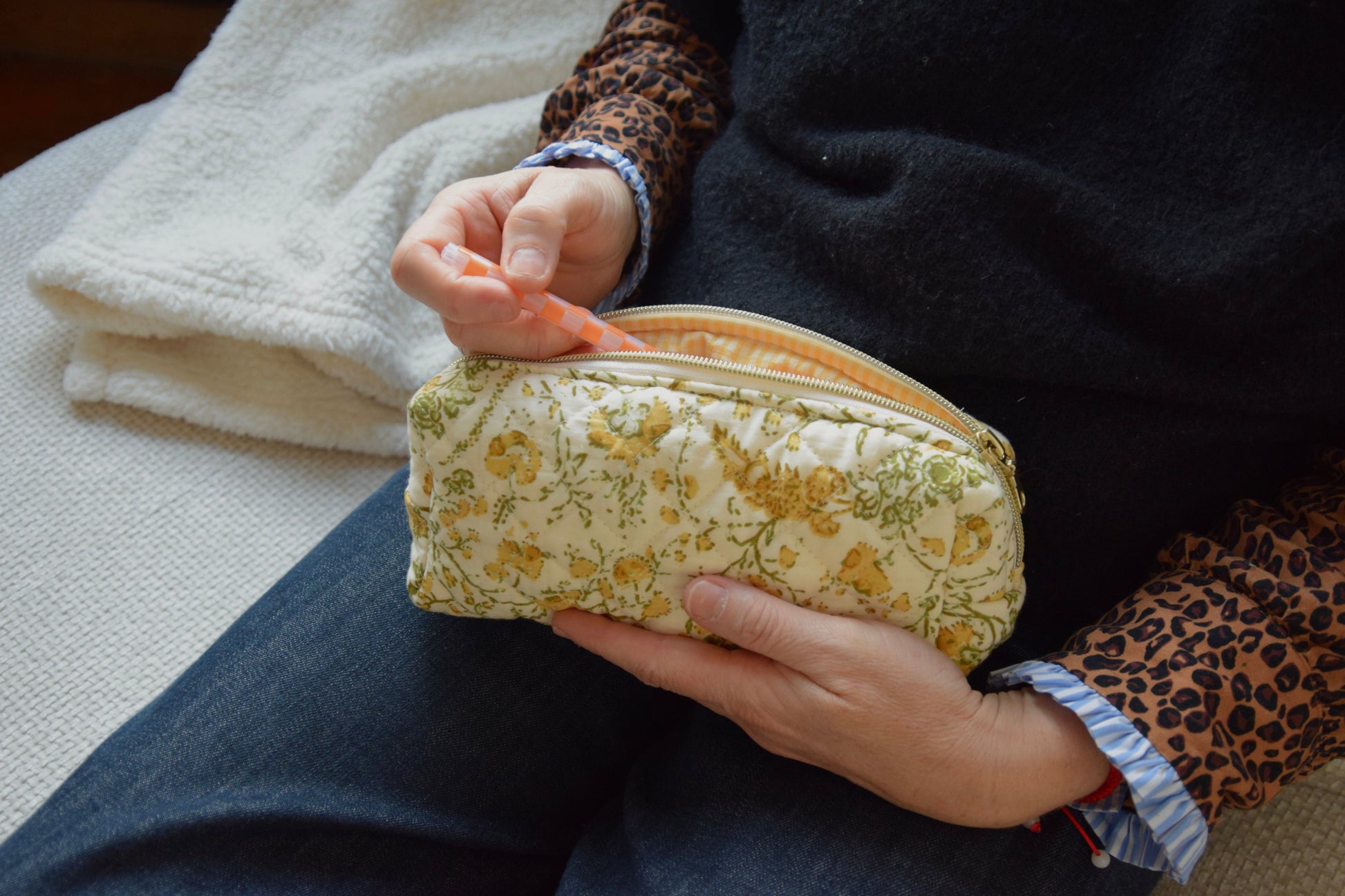Trousse scolaire en tissu matelassé et fleuri jaune - Maisonlili
