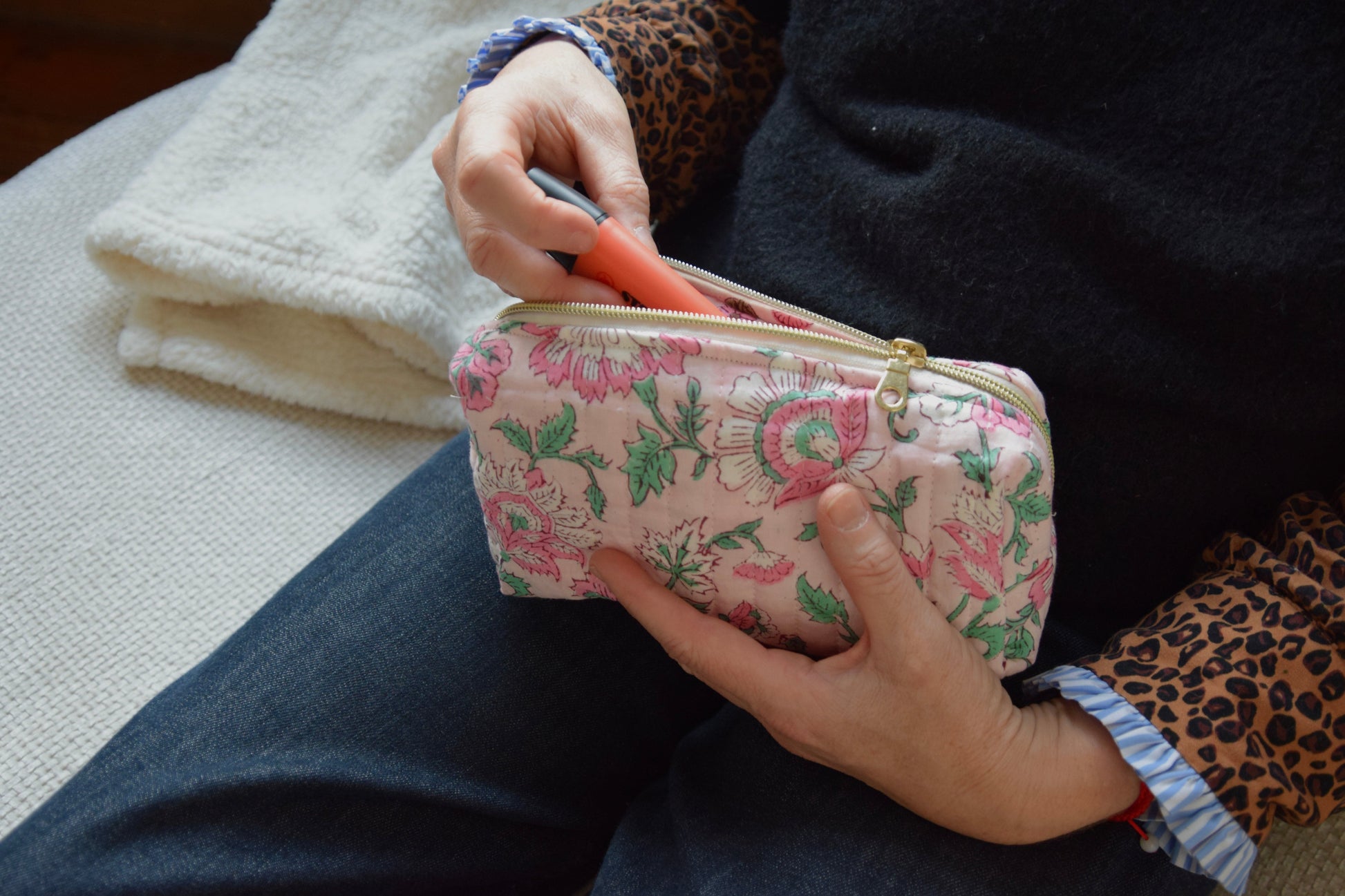 Trousse scolaire en tissu matelassé et fleuri rose pale - Maisonlili